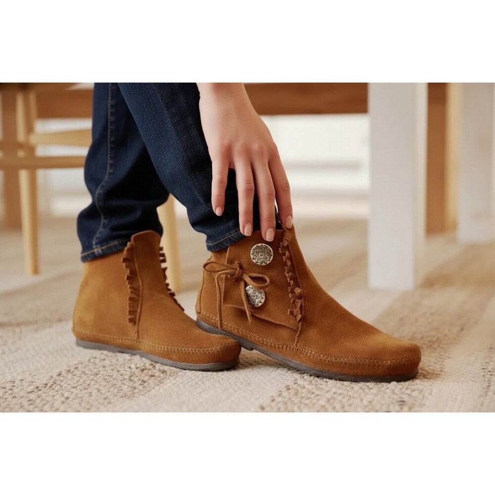 Minnetonka Women's Two Button Hardsole Boot Brown Size 6 NEW NO BOX!